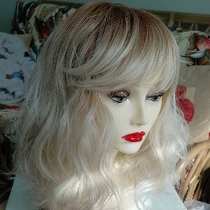 AMBROSE by CYSTERWIGS  In Stylish Blonde Ombre Wig